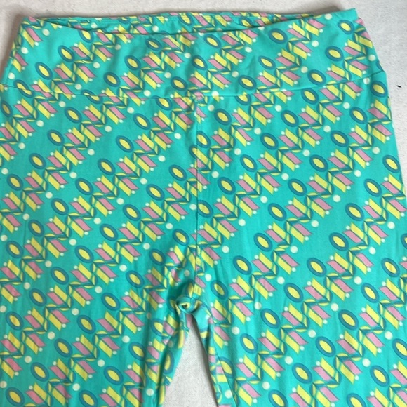 LuLaRoe “Retro Vibes” Tall & Curvy Leggings – Geometric Pastel Print - Picture 3 of 5